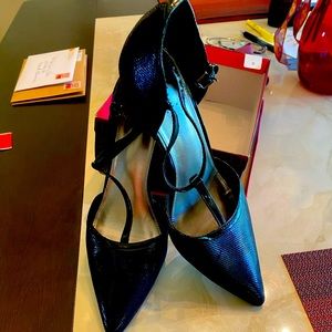 Fioni T straps in black. Size 7 1/2. Worn only twice.